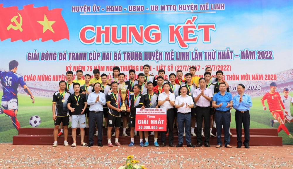 Đội FC Tiền Phong vô địch giải Bóng đá tranh cúp Hai Bà Trưng huyện Mê Linh năm 2022