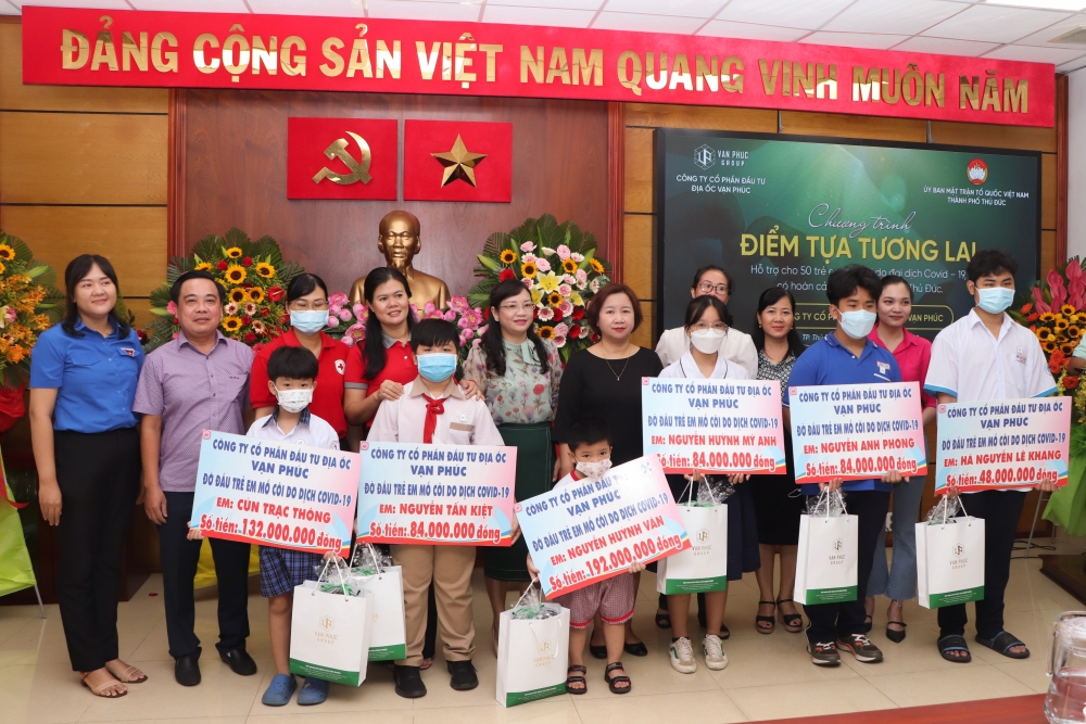 Van Phuc Group tài trợ hơn 6 tỷ đồng đỡ đầu 50 trẻ mồ côi do dịch Covid-19