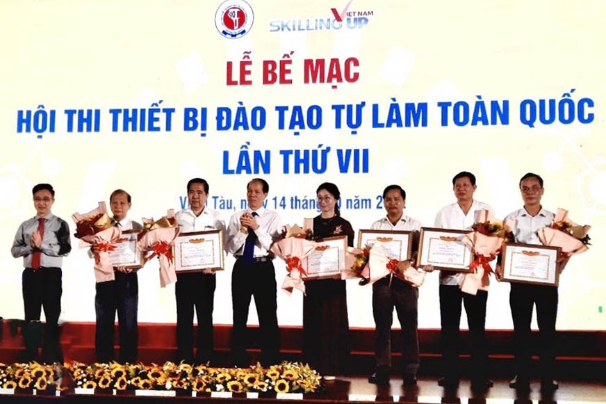 Hà Nội giành giải Nhì toàn đoàn tại Hội thi Thiết bị đào tạo tự làm toàn quốc