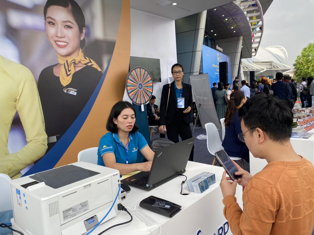 Vietnam Airlines kích cầu du lịch tại hội chợ VITM Đà Nẵng 2022