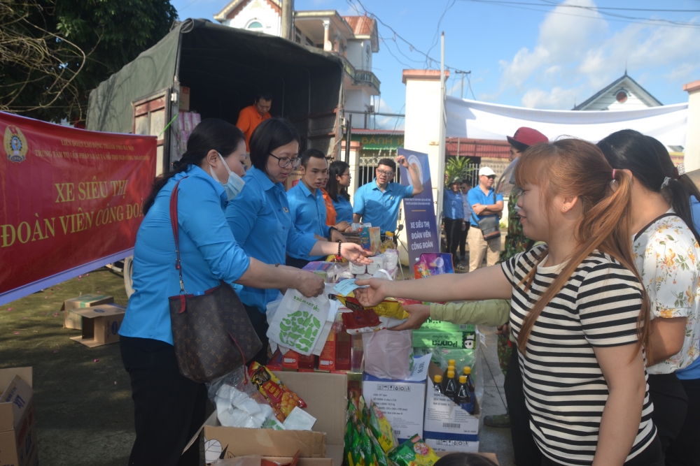 Hỗ trợ kịp thời cho đoàn viên, người lao động gặp khó khăn do thiếu, mất việc làm, bị nợ lương