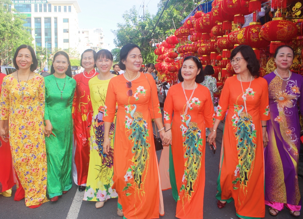 Phố biển Nha Trang ngập tràn sắc xuân đón Tết Nguyên đán