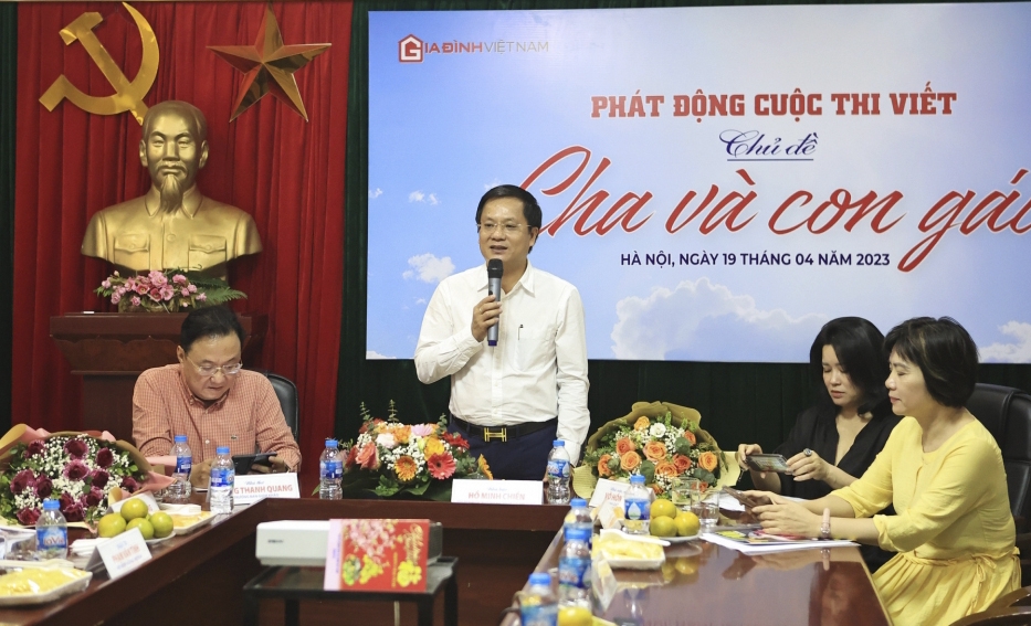 Tôn vinh tình cảm gia đình qua Cuộc thi viết với chủ đề “Cha và con gái”