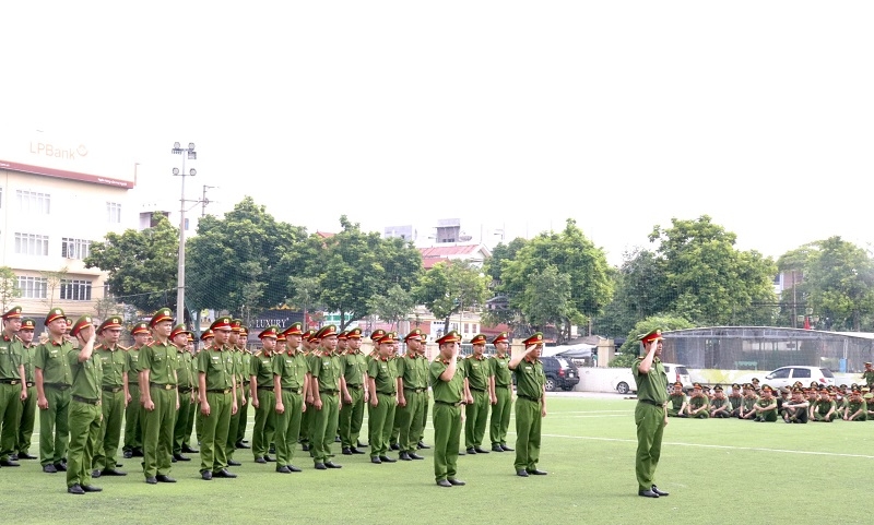 Kiểm tra kết quả tập huấn điều lệnh, quân sự, võ thuật năm 2023