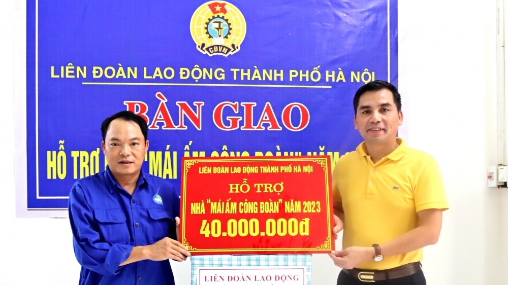 Bàn giao “Mái ấm Công đoàn” cho đoàn viên Công ty CP cấp nước Sơn Tây