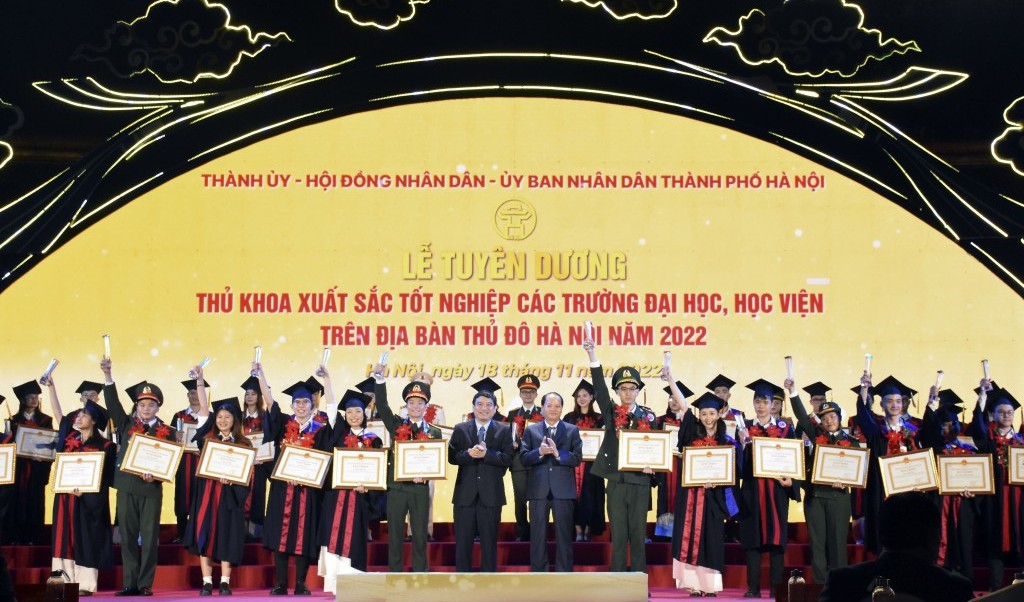 Thu hút, “giữ chân” nhân tài để xây dựng và phát triển Thủ đô