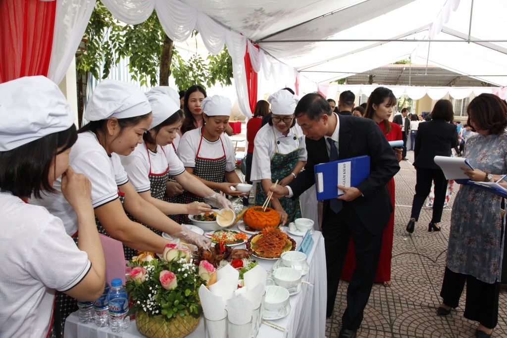 Chú trọng làm tốt công tác đại diện, chăm lo cho đoàn viên, người lao động