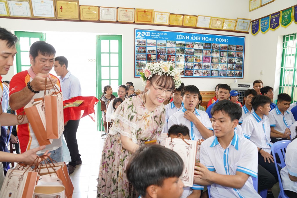 Làng SOS Nha Trang vui Tết Độc lập