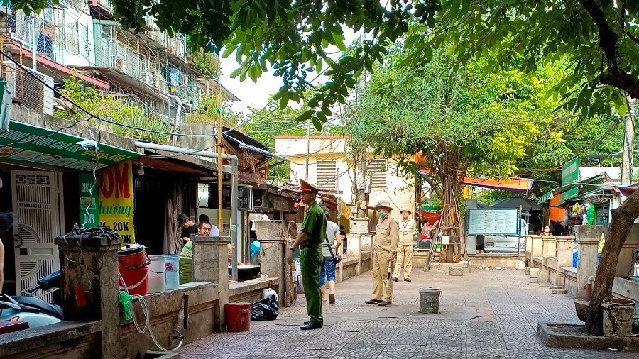 Xử lý nghiêm hành vi chiếm dụng sân chơi khu tập thể