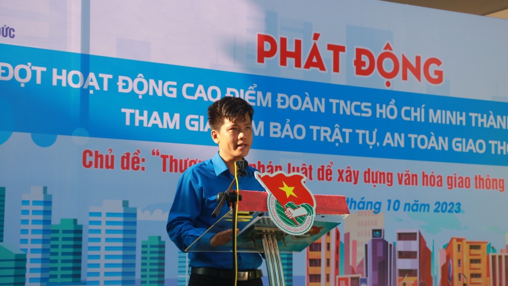 Đoàn viên thanh niên thành phố Thủ Đức tham gia đảm bảo trật tự an toàn giao thông