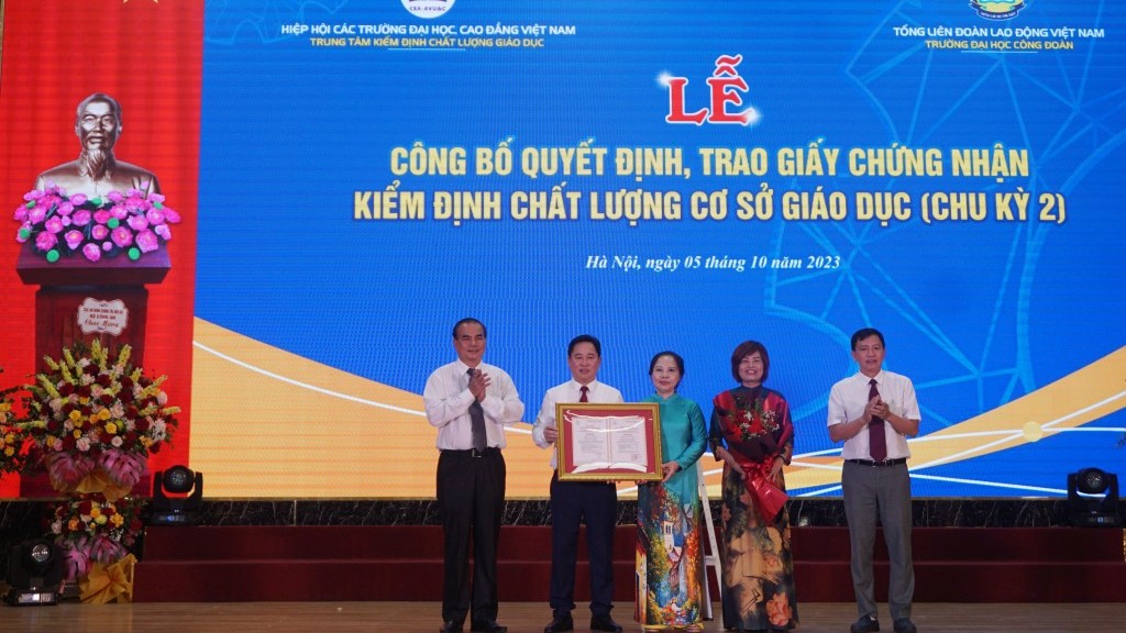 Trường Đại học Công đoàn chào đón 2.580 tân sinh viên năm học 2023 - 2024