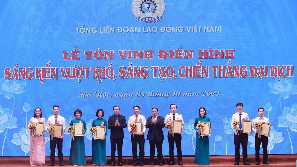 Tôn vinh 79 tập thể, cá nhân tiêu biểu xuất sắc trong Chương trình “1 triệu sáng kiến”