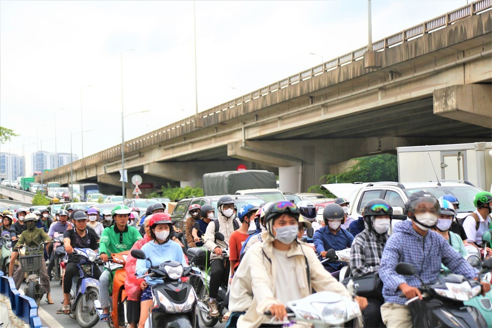 Tăng cường tuyên truyền và xây dựng văn hóa giao thông