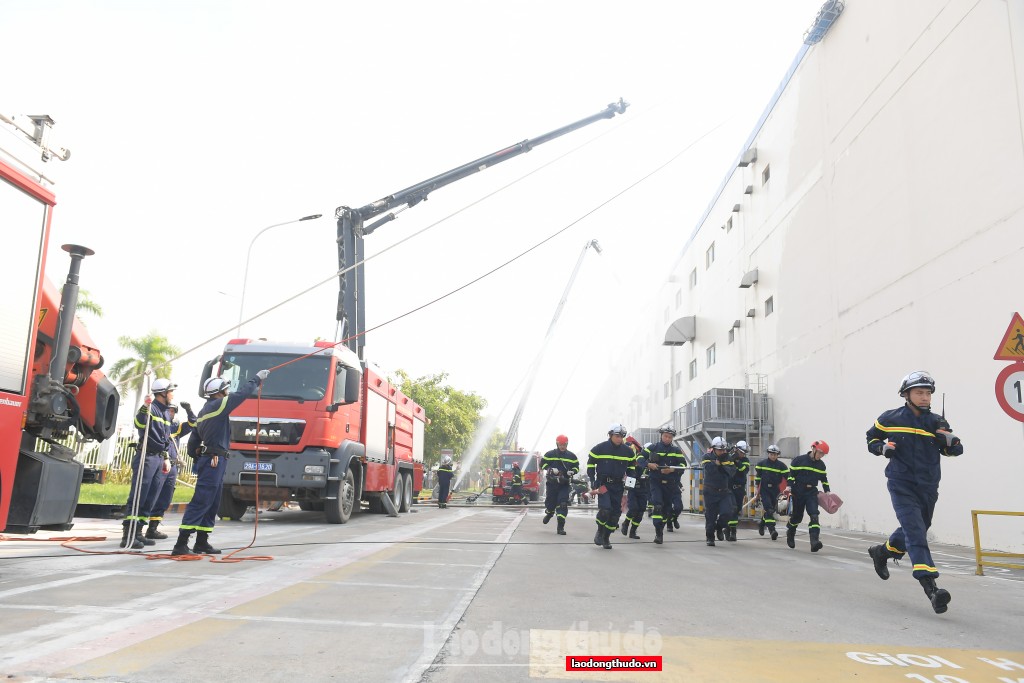 Hà Nội: Diễn tập PCCC&CHCN tại Công ty TNHH TOTO Việt Nam