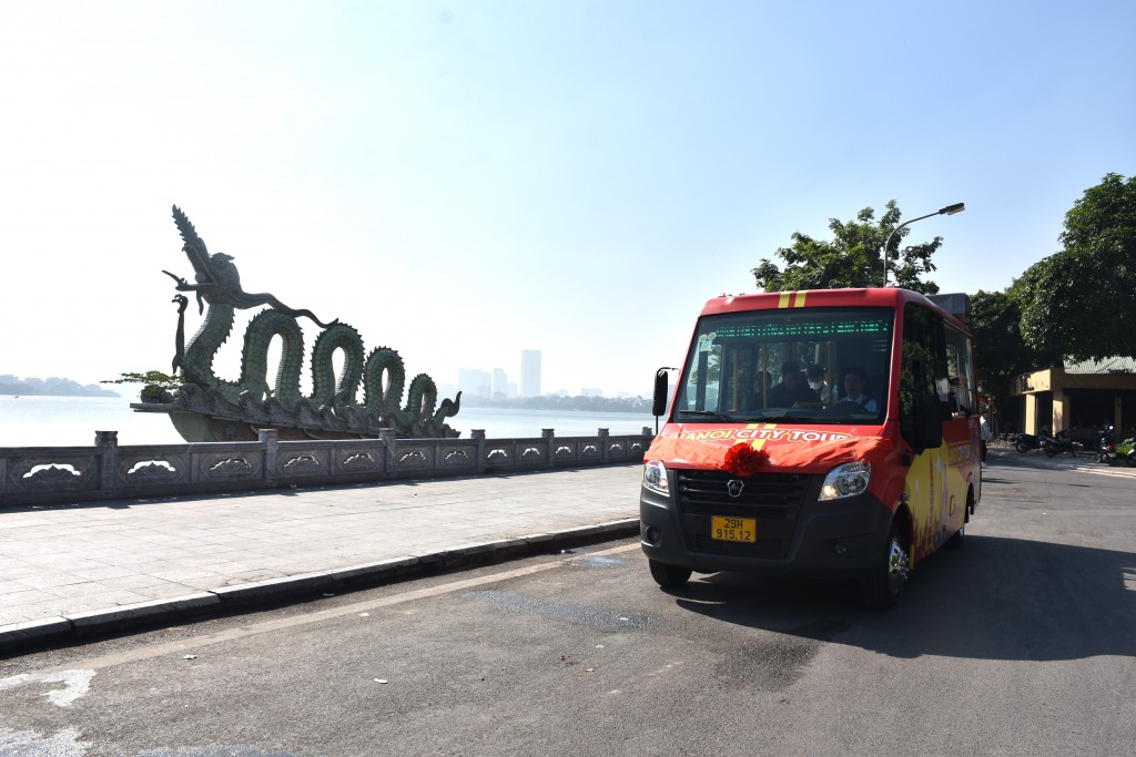 Hà Nội đẹp lạ kỳ trên tuyến buýt City Tour 03 “Thăng Long thắng cảnh”