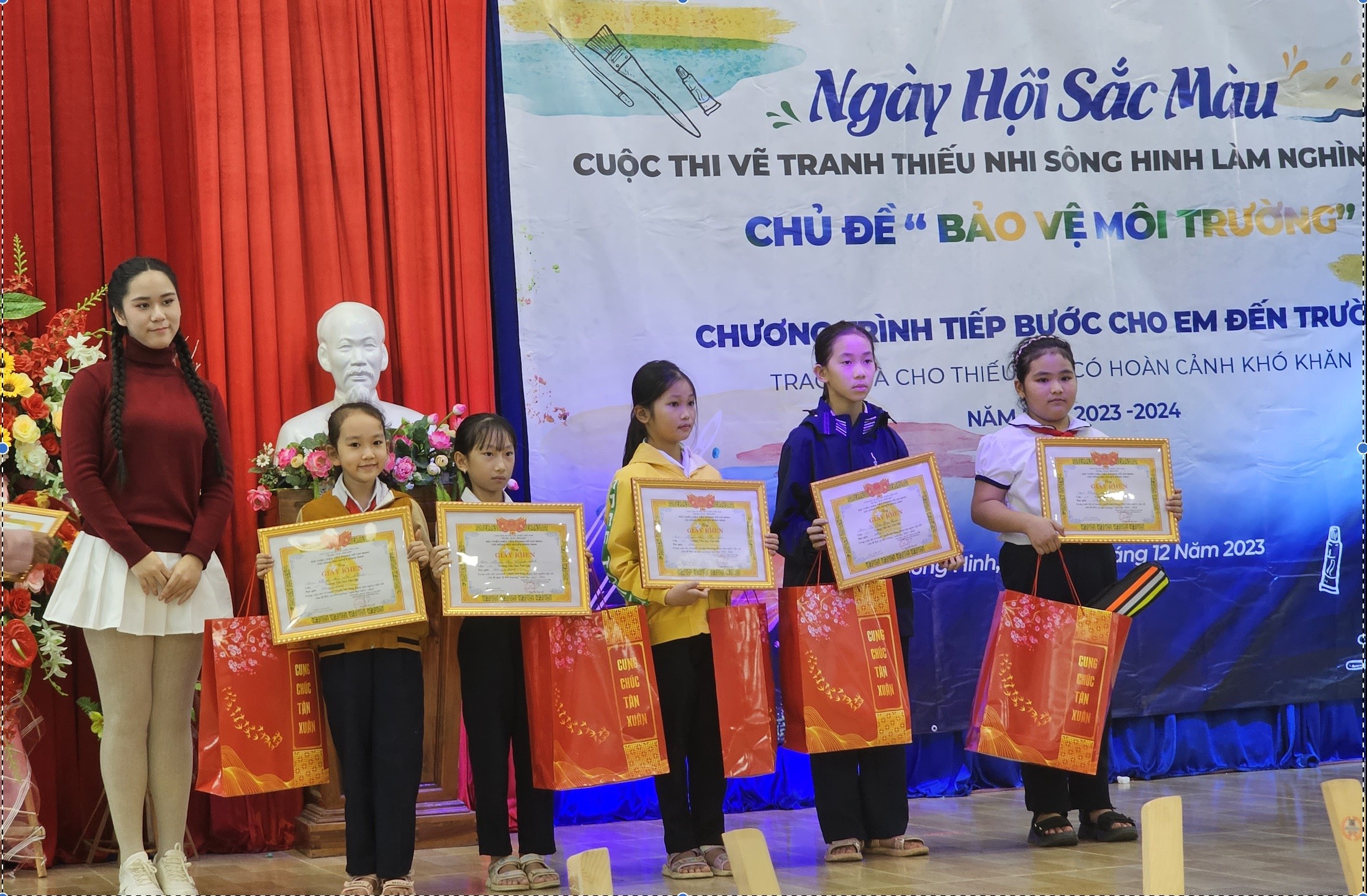 Bella Vũ tham gia chuỗi hoạt động thiện nguyện dịp Giáng sinh