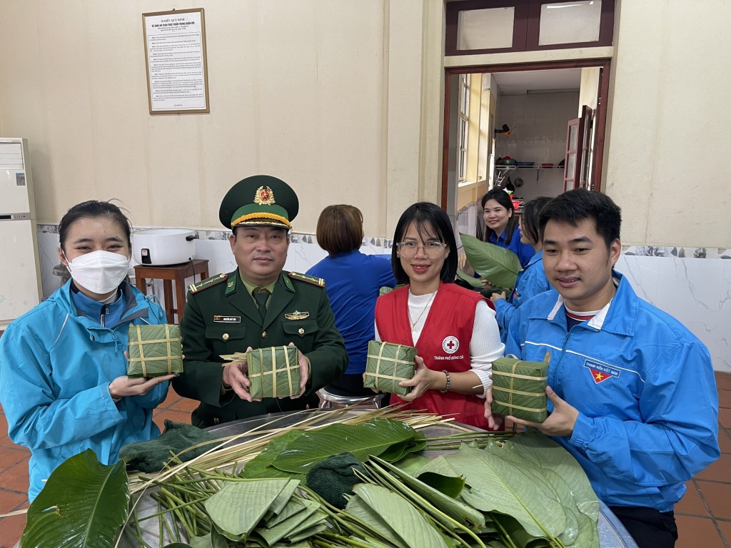 Giữ mùa xuân nơi biên cương