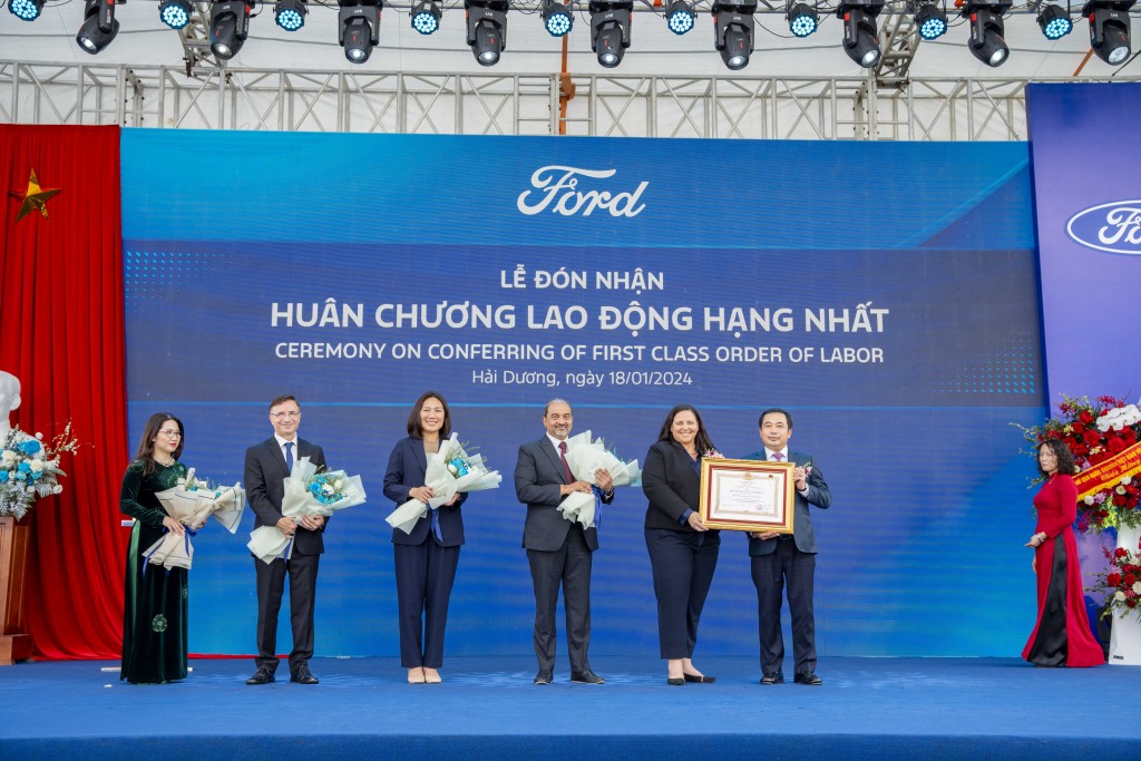 Ford Việt Nam đón nhận Huân chương Lao động hạng Nhất