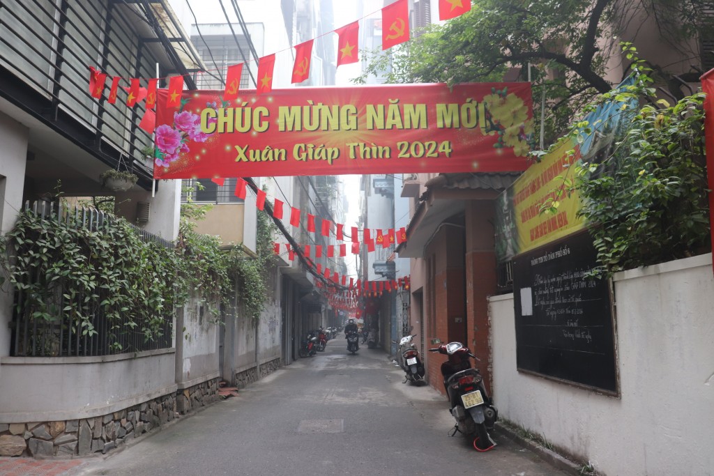 Tích cực “làm đẹp” đường phố đón xuân