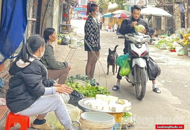 Mùng 2 Tết chợ dân sinh nhộn nhịp trở lại