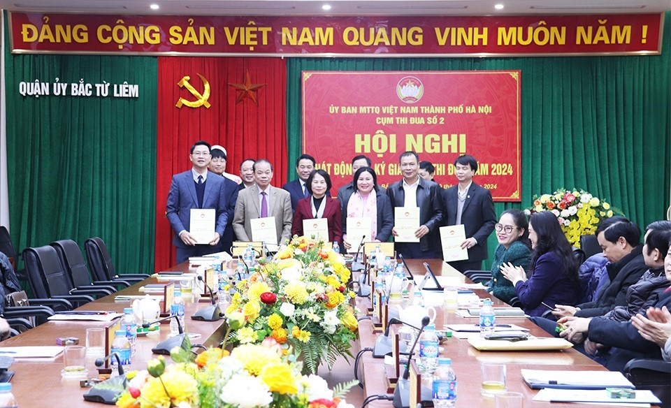 Cụm thi đua số 2 Ủy ban MTTQ Việt Nam thành phố Hà Nội ký giao ước thi đua năm 2024