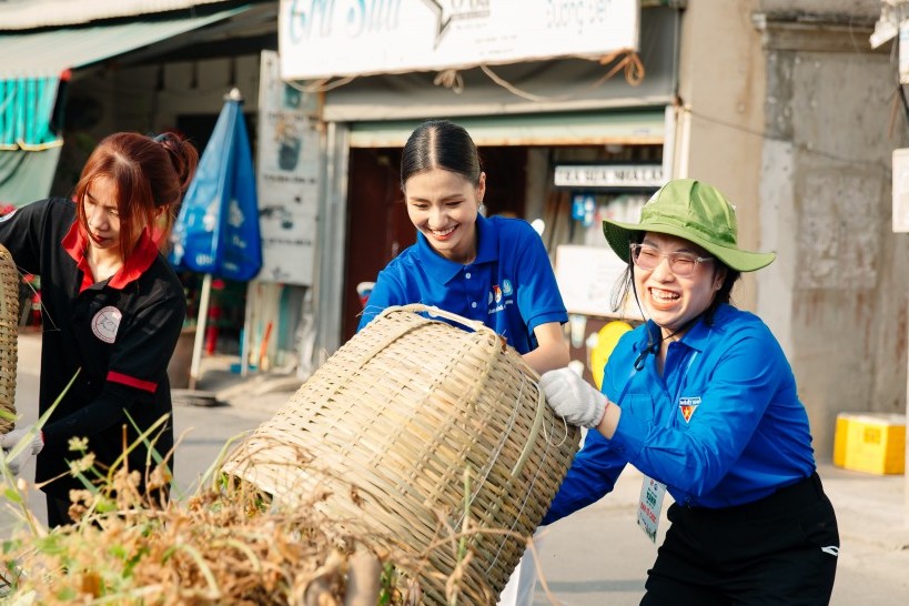 Hoa hậu Nguyễn Thanh Hà tất bật với dự án cộng đồng đầu năm 2024