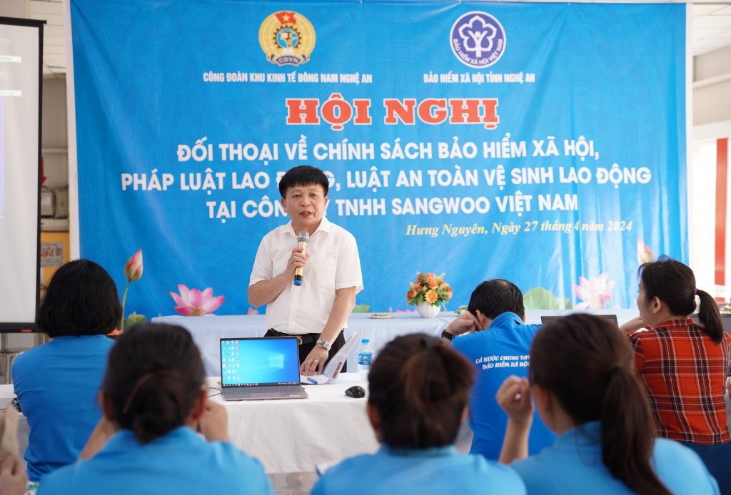 Công đoàn KKT Đông Nam Nghệ An tập huấn chế độ chính sách cho người lao động