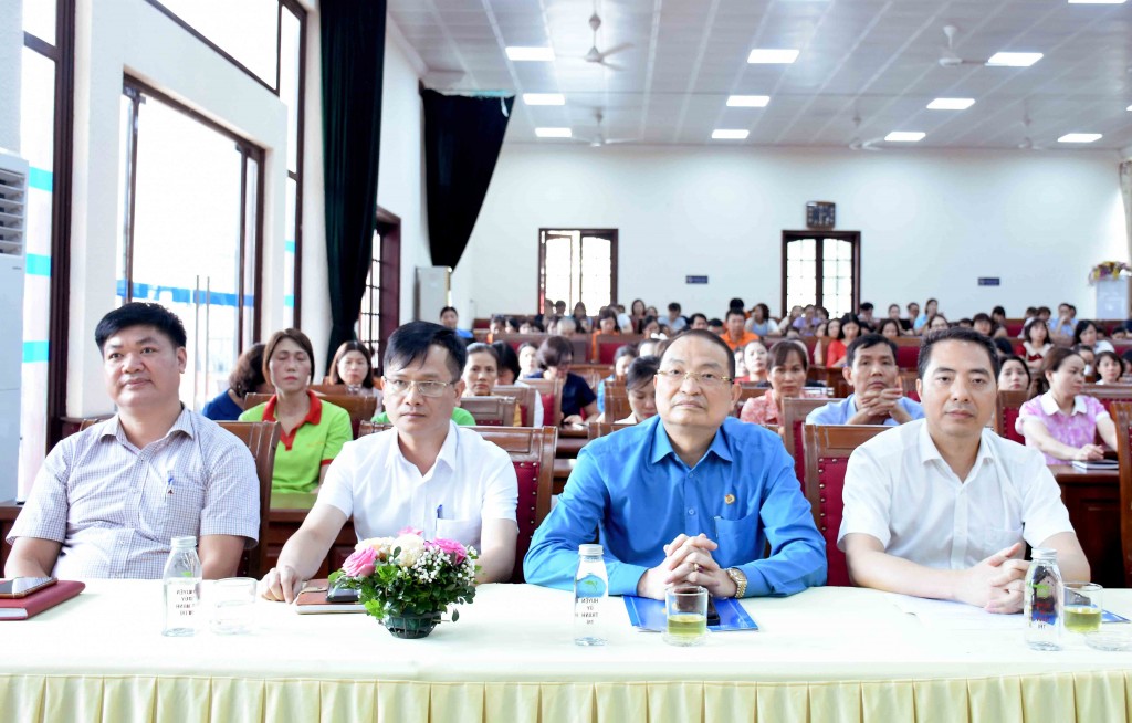 TRỰC TUYẾN: Đối thoại về chính sách pháp luật, chế độ bảo hiểm và chăm sóc sức khỏe cho người lao động