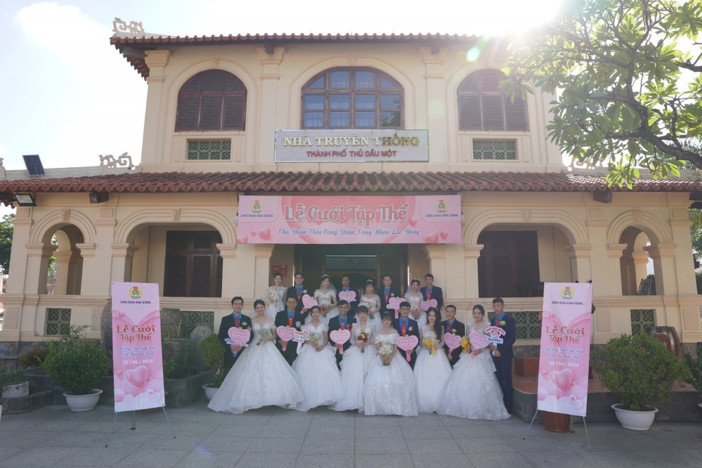 Bình Dương: Tố chức đám cưới tập thể cho 10 cặp uyên ương là công nhân lao động