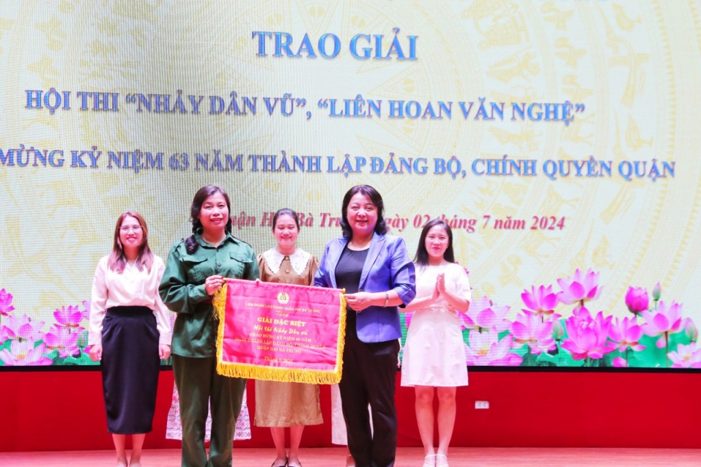 LĐLĐ quận Hai Bà Trưng trao giải Hội thi "Nhảy Dân vũ", "Liên hoan nghệ thuật"