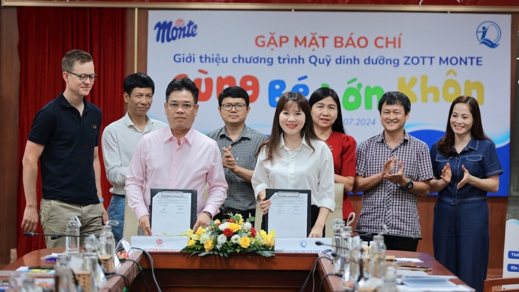 Gây quỹ trao tặng 80.000 hũ váng sữa cho trẻ em nghèo Tây Nguyên