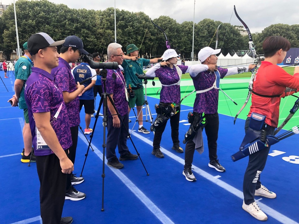 Đội tuyển bắn cung Việt Nam tích cực luyện tập trước giờ khai mạc Olympic Paris 2024