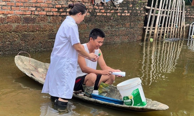 Huyện Chương Mỹ, Quốc Oai: Người dân tổng lực vệ sinh môi trường, khôi phục sản xuất