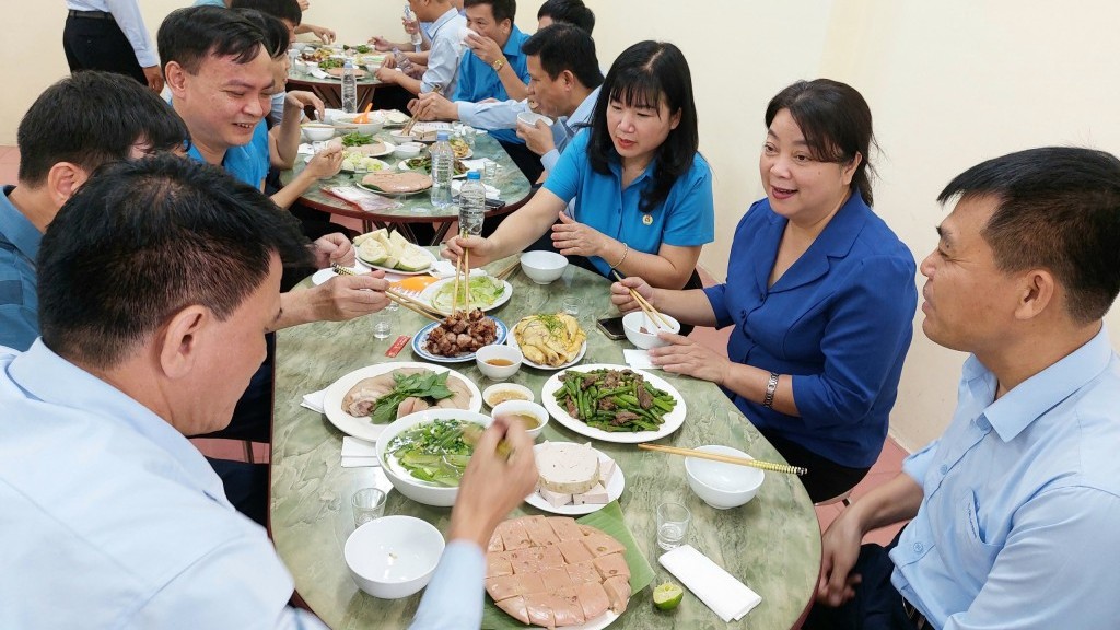 Người lao động ngành Nông nghiệp thêm gắn kết qua "Bữa cơm Công đoàn"