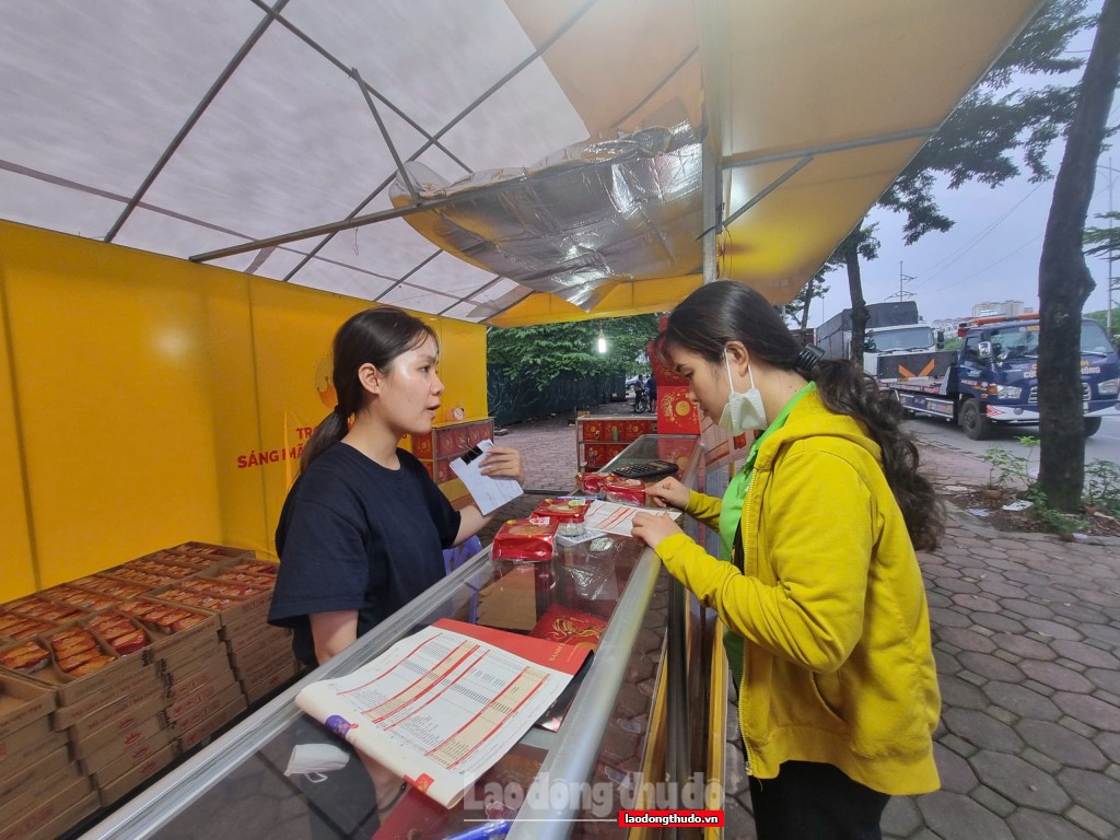 Hà Nội: Thị trường bánh Trung thu nhộn nhịp, nhiều khuyến mại