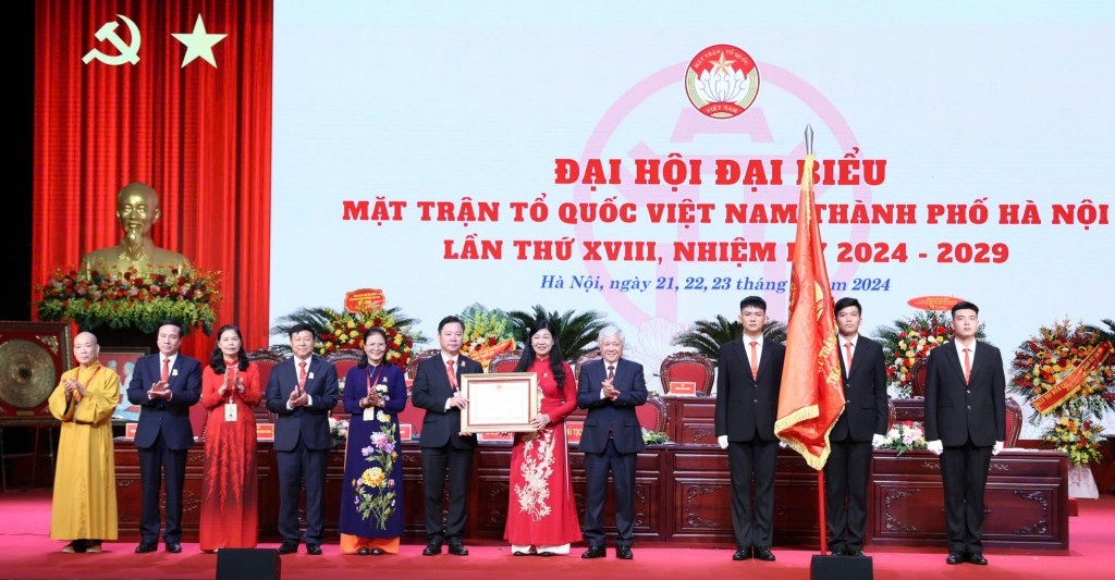 Ủy ban MTTQ Việt Nam thành phố Hà Nội được tặng thưởng Huân chương Lao động hạng Nhất