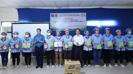 Nestlé Việt Nam trao tặng gần 200.000 phần quà cho học sinh, sinh viên