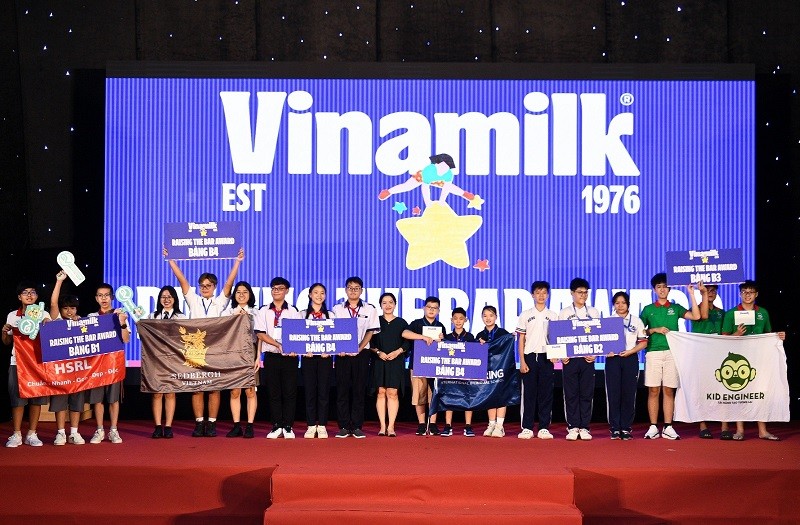 Vinamilk trao giải thưởng đặc biệt cho các tài năng chế tạo robot vì môi trường