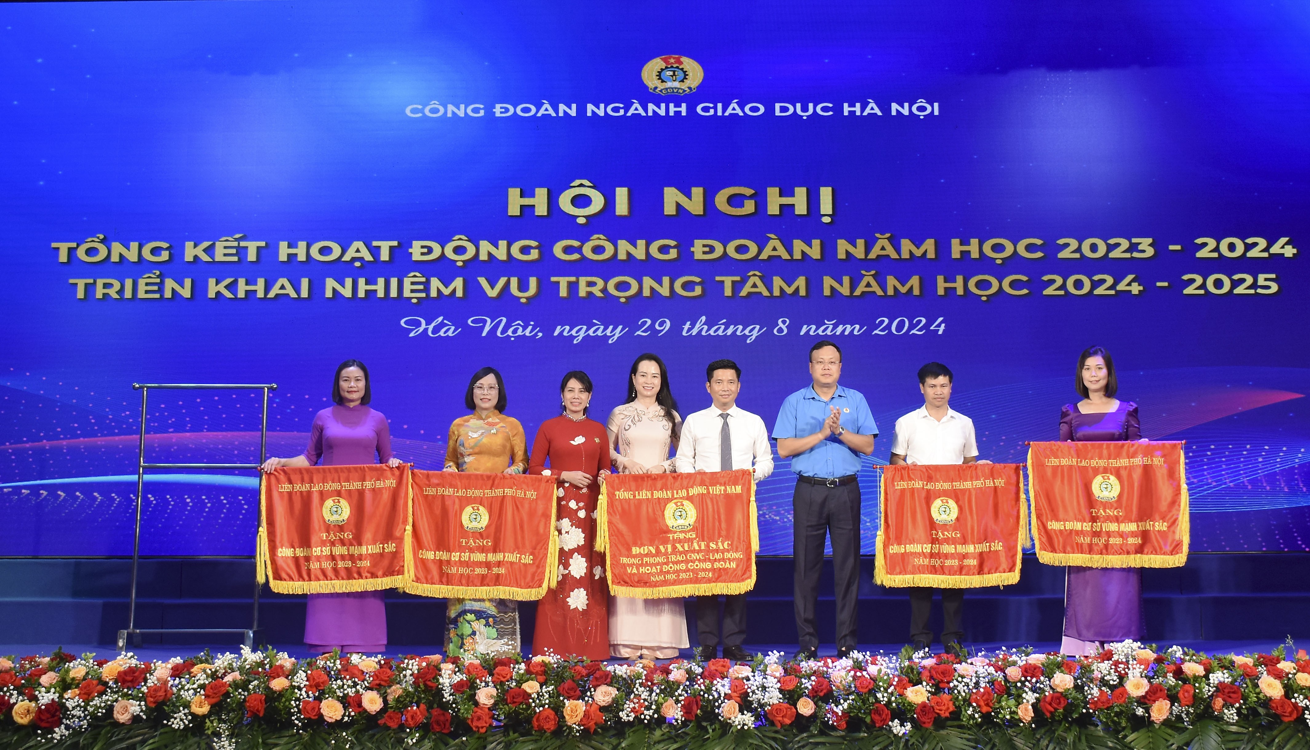 Đẩy mạnh các phong trào thi đua, cuộc vận động mang tính ngành nghề