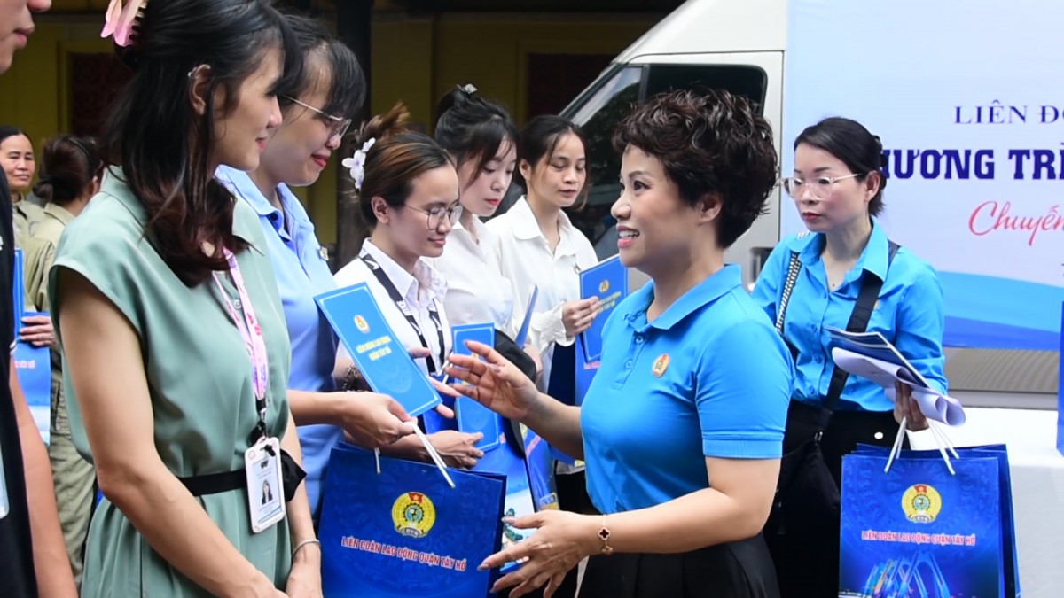 Công đoàn quận Tây Hồ: Lấy đoàn viên, người lao động là trung tâm