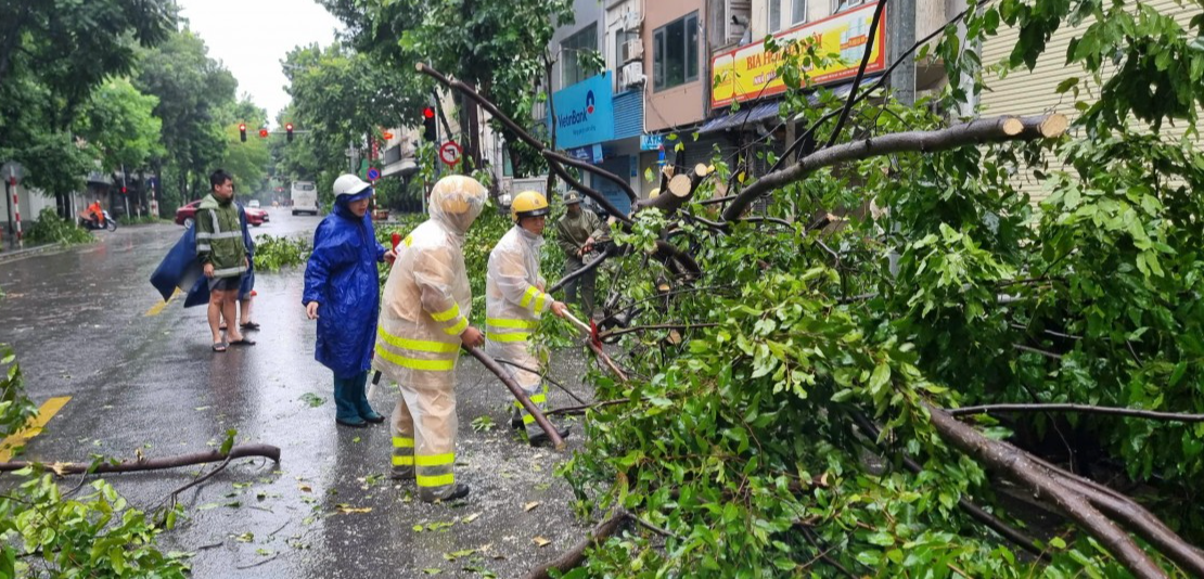 Bí thư Thành ủy Hà Nội chỉ đạo theo sát diễn biến mưa bão, đảm bảo an toàn cho dân