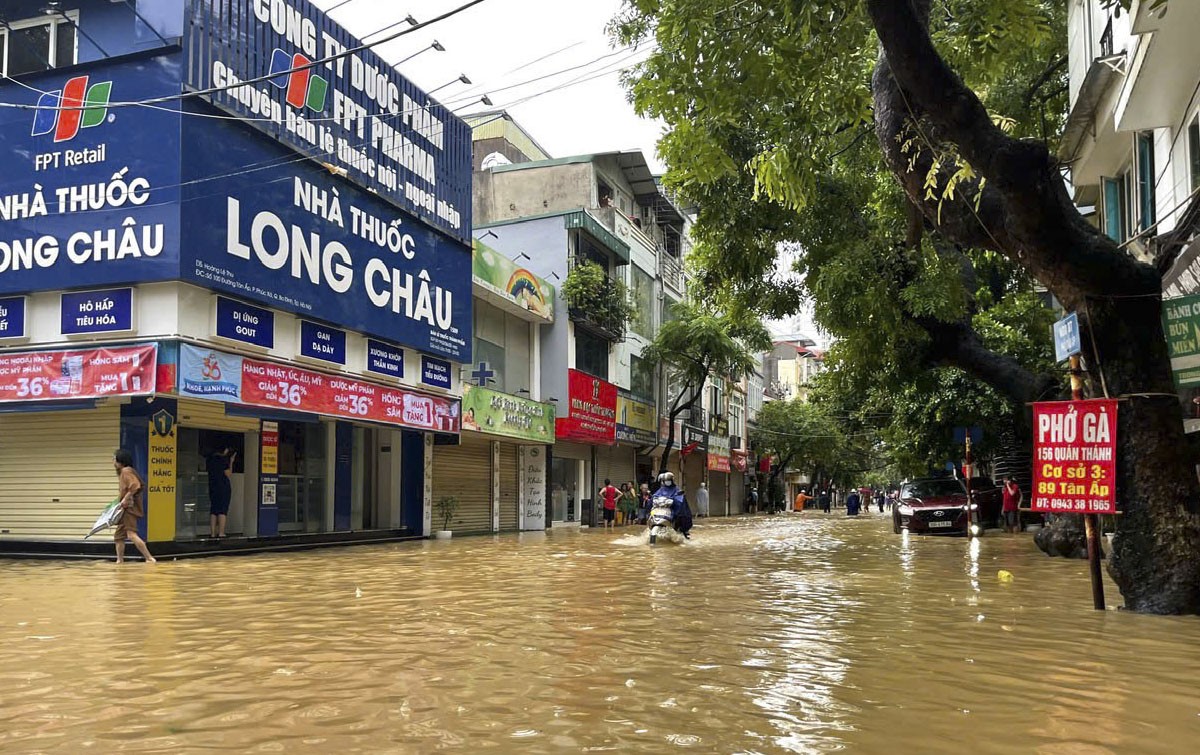 Ba Đình: Chủ động ứng phó với mưa lũ theo phương châm “3 sẵn sàng” và “4 tại chỗ”