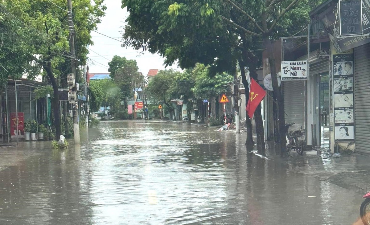 Cấm đường Tam Chúc - Khả Phong huyện Mỹ Đức vì ngập sâu