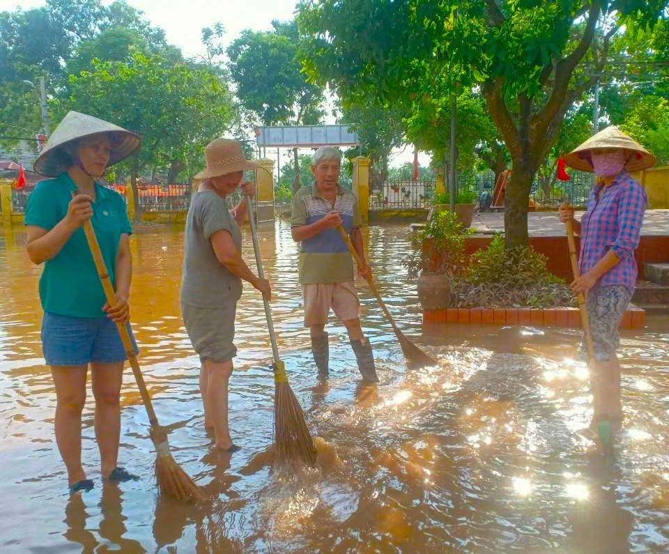 Thanh Trì: Nước sông Hồng đã rút, mực nước sông Nhuệ vẫn còn cao