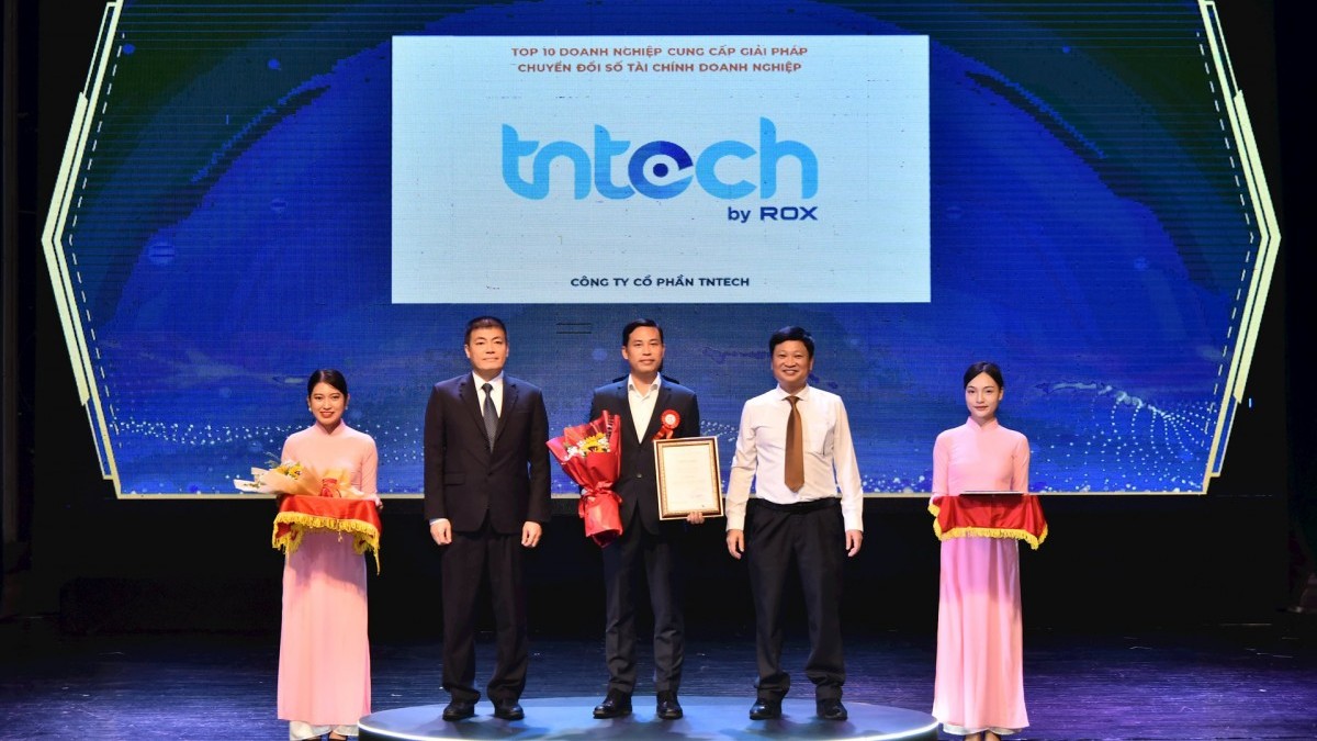 TNTech được vinh danh tại chương trình Top 10 doanh nghiệp Công nghệ số xuất sắc Việt Nam năm 2024