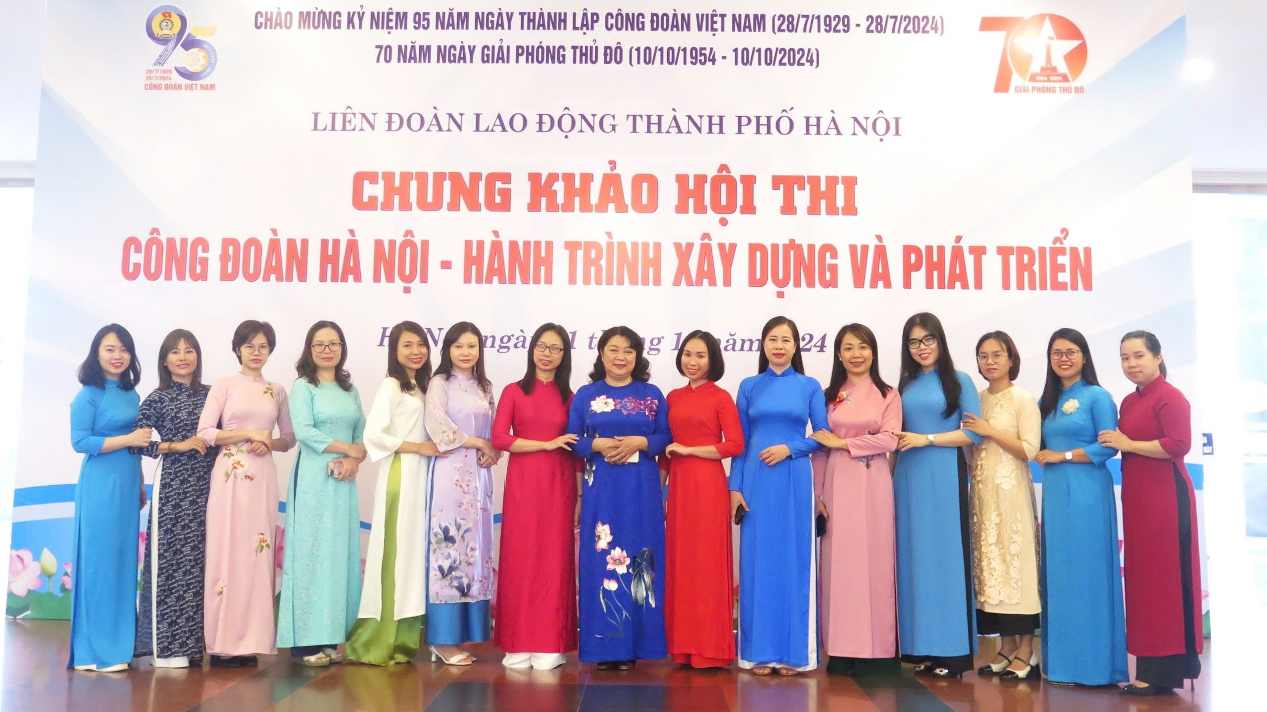 Nữ đoàn viên, công nhân, viên chức, lao động Thủ đô sôi nổi hưởng ứng Tháng Áo dài Hà Nội