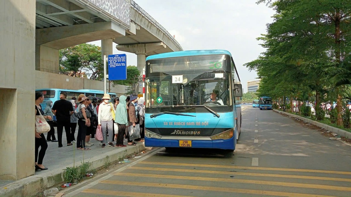 Hà Nội: Người có công, người khuyết tật, người cao tuổi sẽ được dùng thẻ xe buýt miễn phí không thời hạn