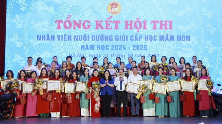 Khen thưởng 140 nhân viên nuôi dưỡng giỏi cấp học mầm non