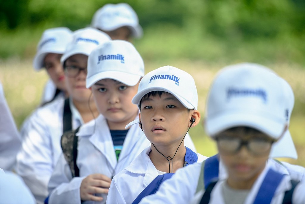 Các tài năng nhí bất ngờ với Robot tại trang trại Green Farm và siêu nhà máy Vinamilk