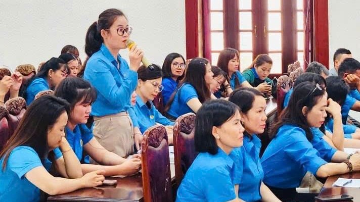 Thường trực Thành ủy Pleiku đối thoại với công chức, viên chức, người lao động